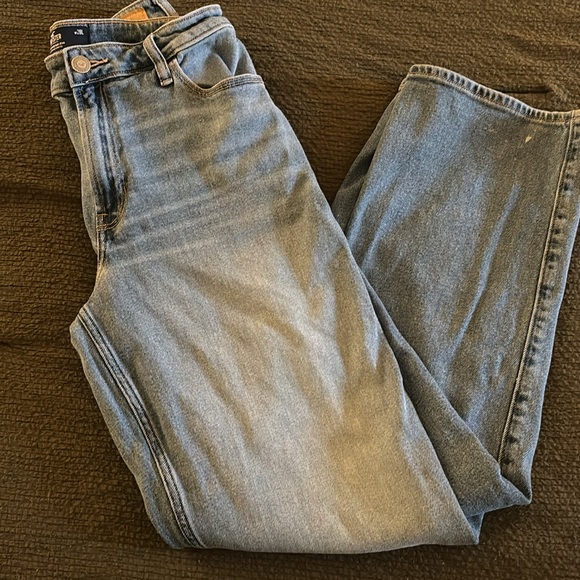 Hollister ultra high rise dad jean - Picture 4 of 5
